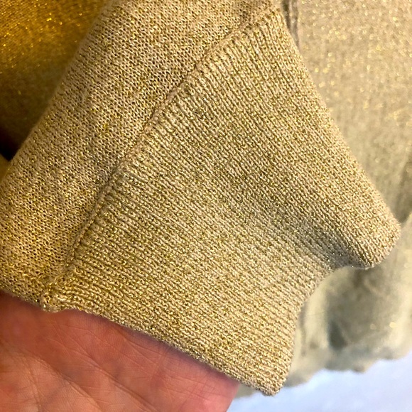 Unique sequined parrot sweater! 🦜 - Picture 6 of 7